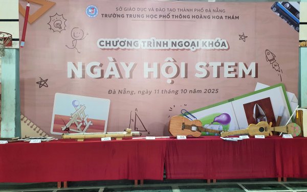 TƯNG BỪNG NGÀY HỘI STEM 2025 – SÂN CHƠI SÁNG TẠO CỦA HỌC SINH THPT HOÀNG HOA THÁM